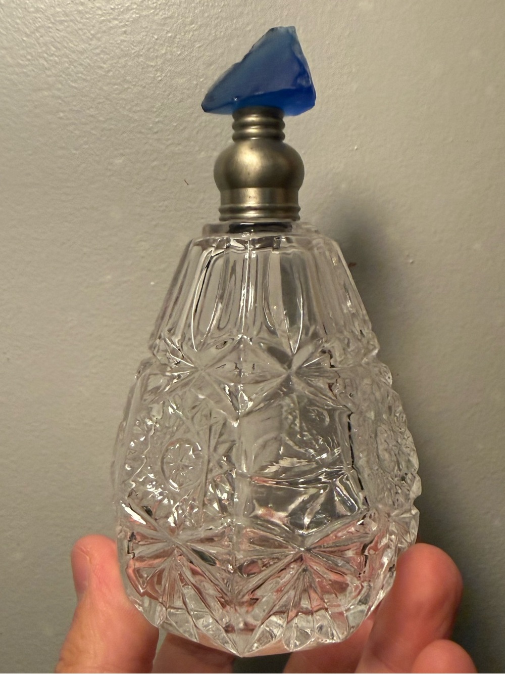 Custom Pressed Glass Decorative Perfume Bottle with Blue Stone Stopper